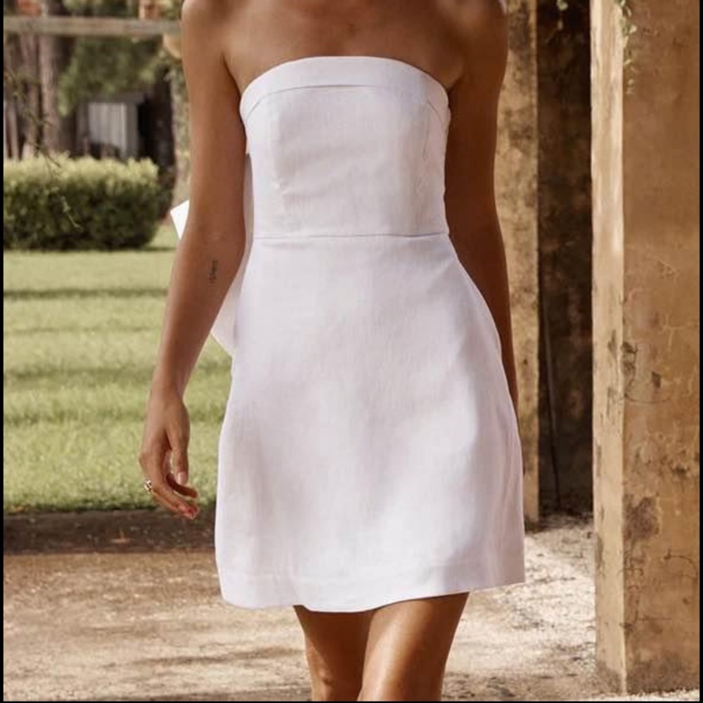 DISSH AISLE WHITE LINEN BACK BOW DRESS